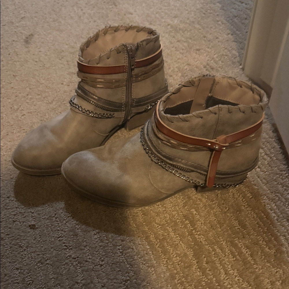 Maurices grey western Ankle Booties